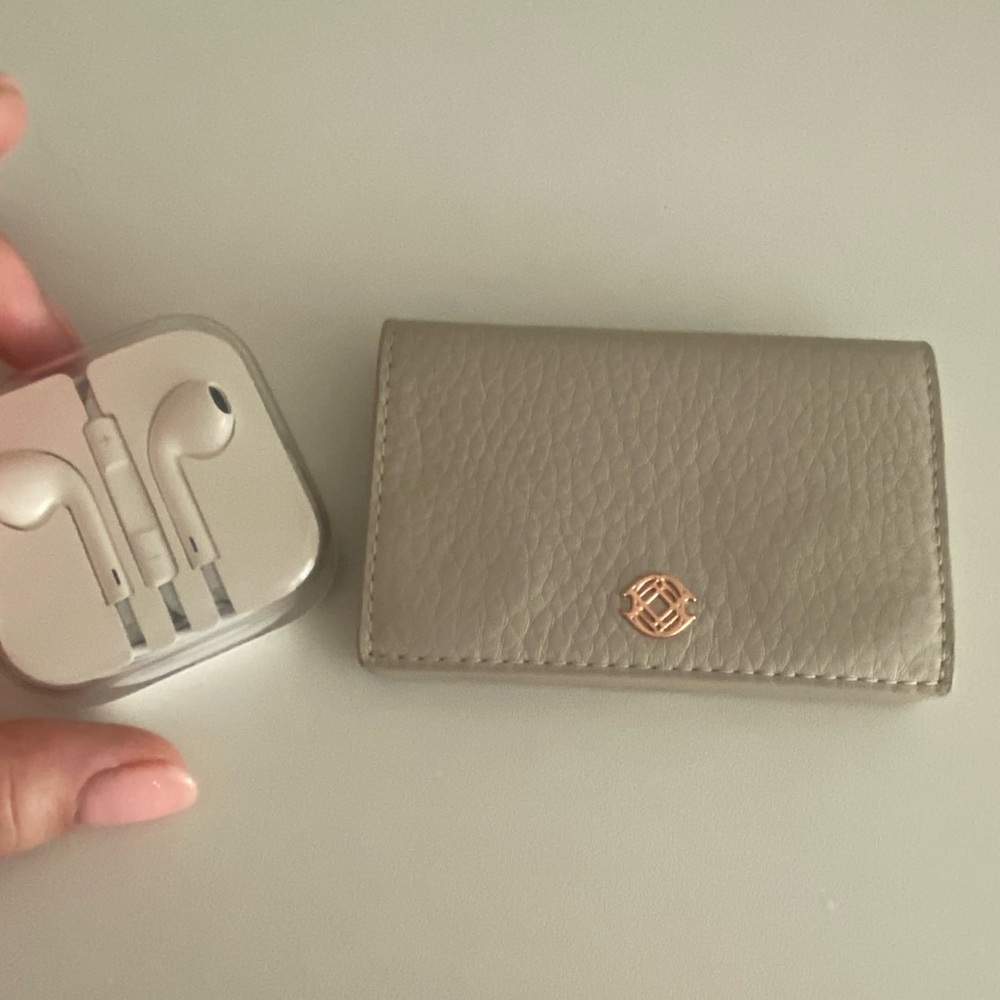 Dagne Dover Accordion Cardholder - Picture 7 of 7